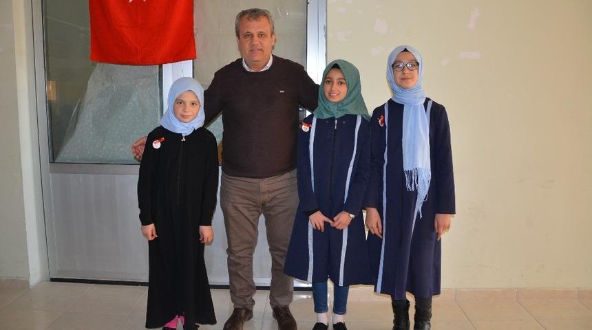 Hayırsever&rsquo;den başarılı &ouml;ğrencilere  Cumhuriyet Altını