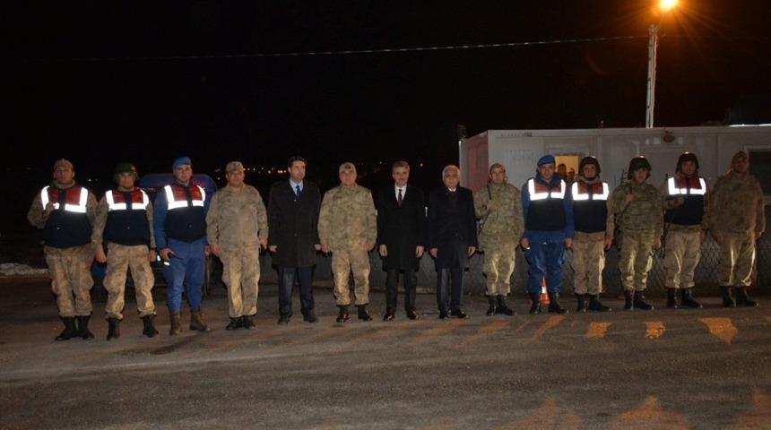 Vali Baruş, g&uuml;venlik g&uuml;&ccedil;lerini yalnız bırakmadı