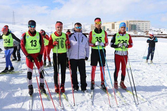 Bitlis’te ‘Kayaklı Koşu’ yarışması