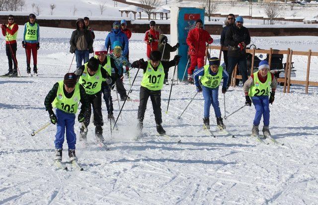 Bitlis’te ‘Kayaklı Koşu’ yarışması