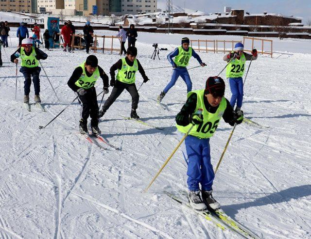 Bitlis’te ‘Kayaklı Koşu’ yarışması