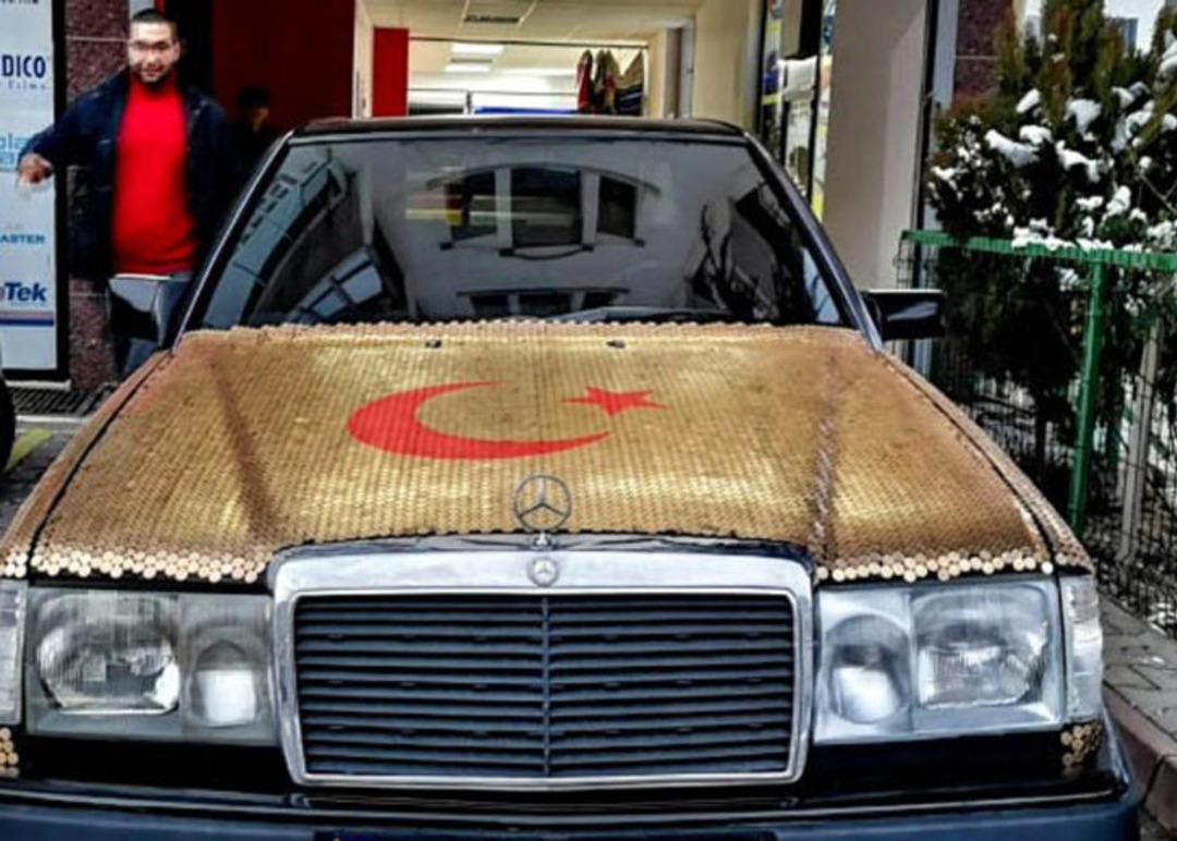 G&ouml;ren d&ouml;n&uuml;p bir daha bakıyor... 