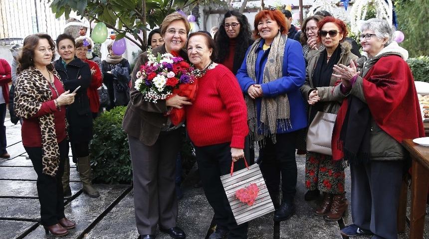 Kursiyerlerden Pekdaş&rsquo;a yeni yıl armağanı