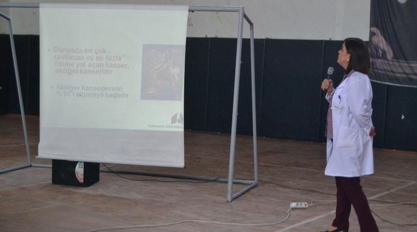 G&ouml;k&ccedil;ebey&rsquo;de bağımlılıkla m&uuml;cadele semineri verildi