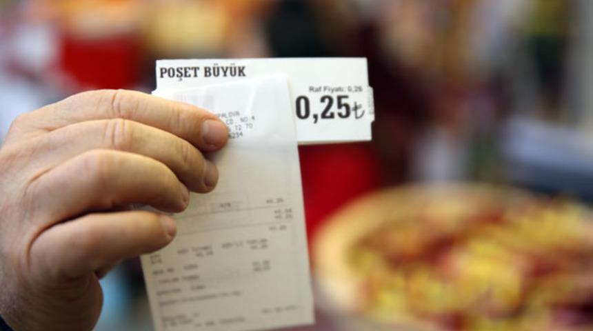 Plastik alışveriş poşetleri 25 kuruş karşılığında verilmeye başlandı! Evden getiren de var a&ccedil;ıkta g&ouml;t&uuml;ren de...