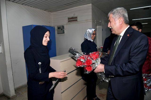 Polat, yeni yılın ilk saatlerinde ziyaretlerde bulundu