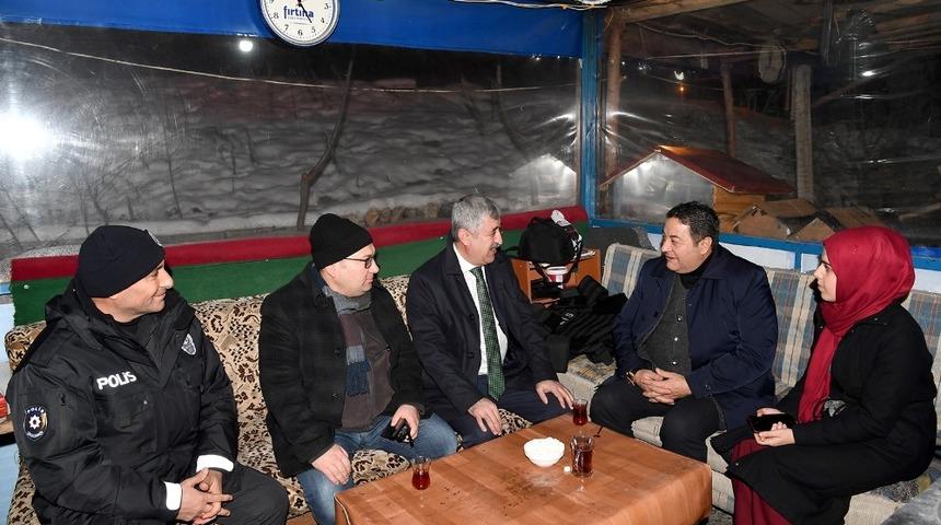 Polat, yeni yılın ilk saatlerinde ziyaretlerde bulundu