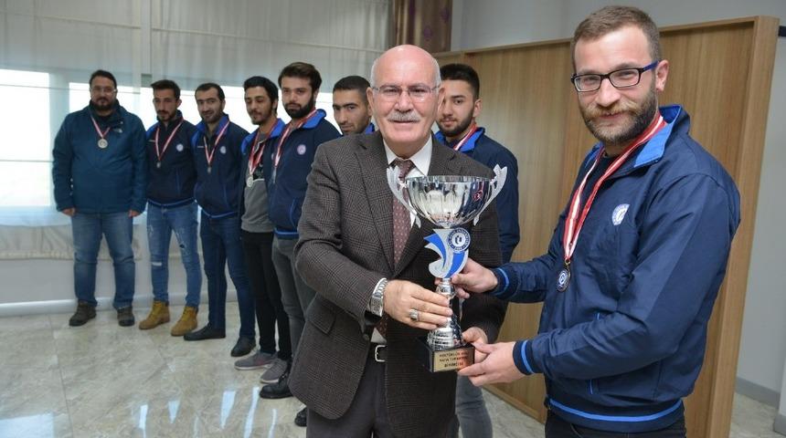 Uşak &Uuml;niversitesi Rekt&ouml;rl&uuml;k Turnuvaları sona erdi