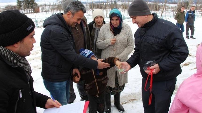 Bilecik&rsquo;te &ccedil;ift&ccedil;ilere koyun dağıtıldı