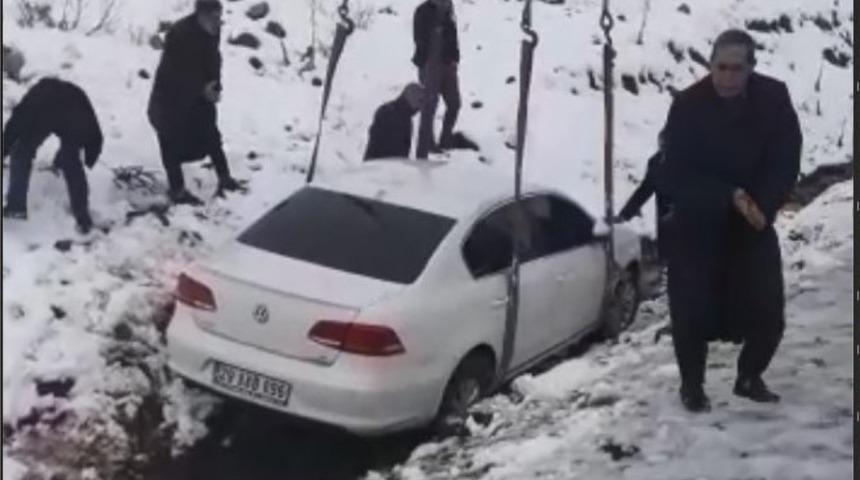 Siverek&rsquo;te yollar buz pistine d&ouml;nd&uuml;