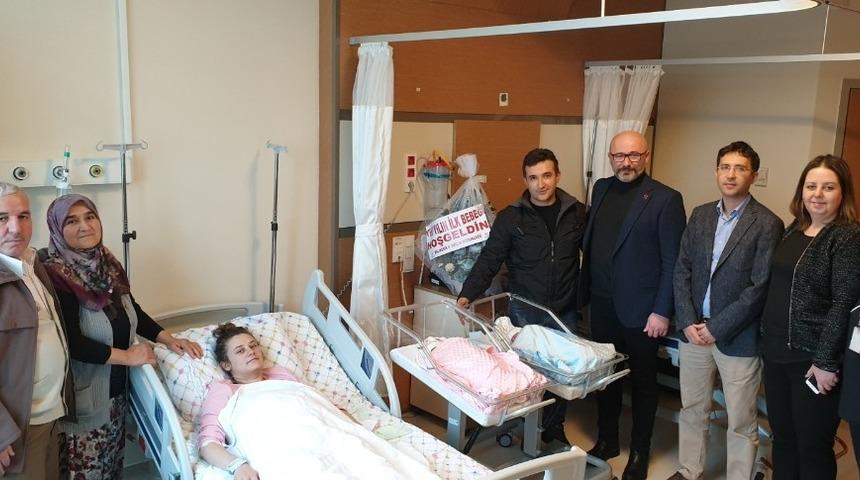 Balıkesir&rsquo;de yeni yılın ilk bebekleri ikiz