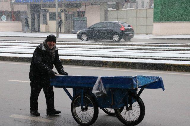 Gaziantep’te kar yağışı