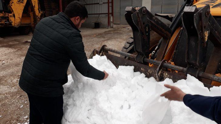 Adıyaman'da şaşırtan görüntü! Kar hasreti bunu da yaptırdı G3