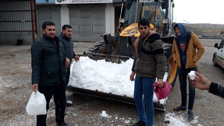 Adıyaman'da şaşırtan görüntü! Kar hasreti bunu da yaptırdı G5