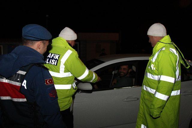 Ayvalık’ta polis ve jandarma sayesinde huzurlu yılbaşı