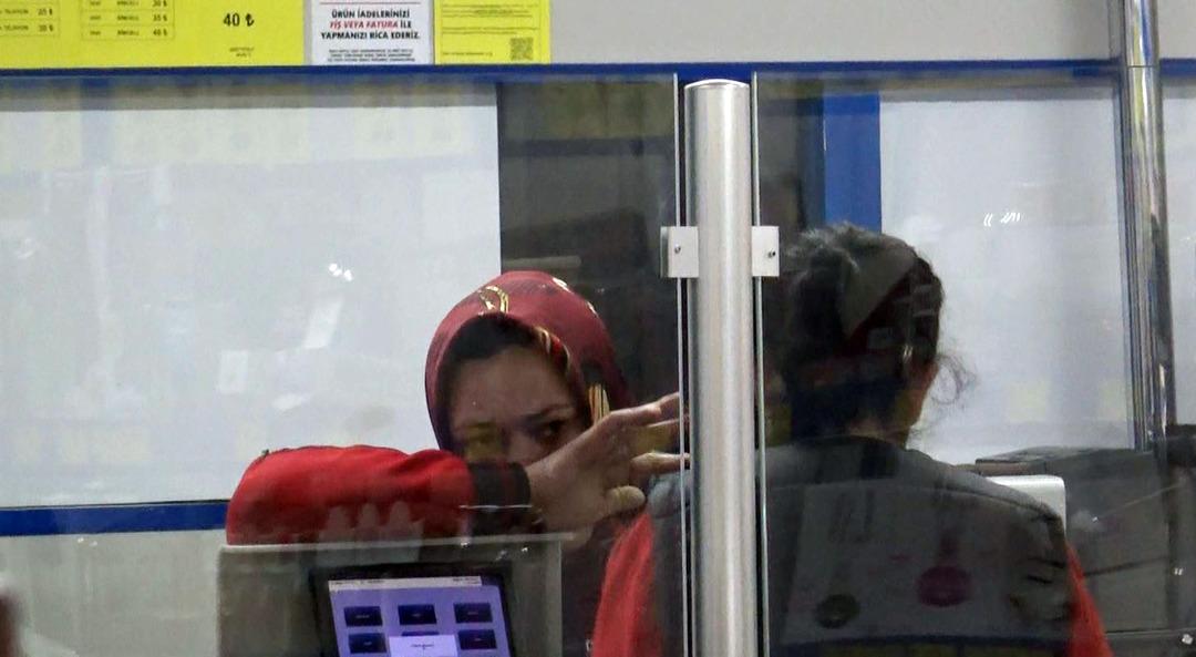 Her şey 30 saniye i&ccedil;inde oldu! Yaşadıkları sonrası g&ouml;zyaşlarına boğuldu!