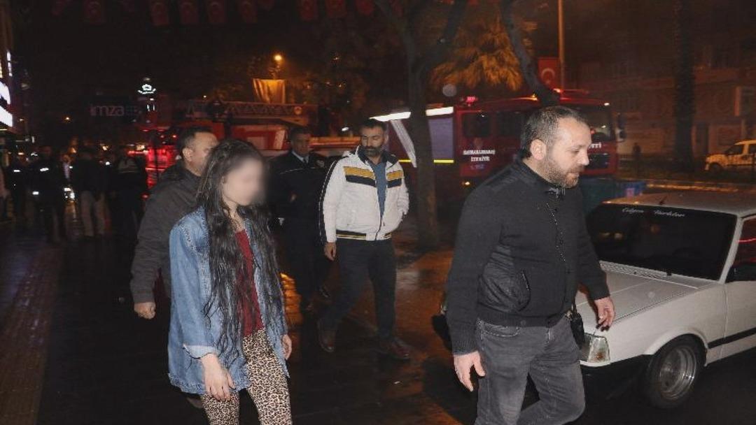 Sevgilisine sinirlenen gen&ccedil; kızın intikamı acı oldu!