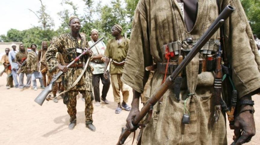 &Uuml;lke şokta! Kadın, &ccedil;ocuk ayırt etmeden kurşun yağdırdılar: &Ccedil;ok sayıda &ouml;l&uuml; var!