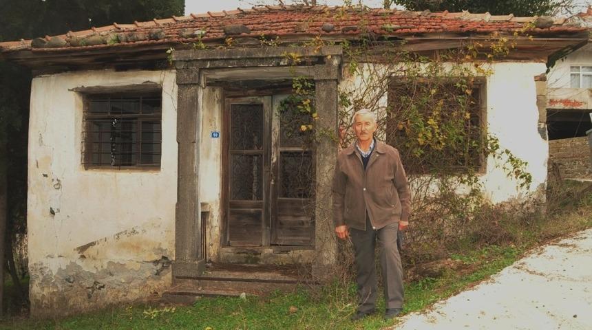 Tarihi okul &ccedil;&uuml;r&uuml;meye terk edildi