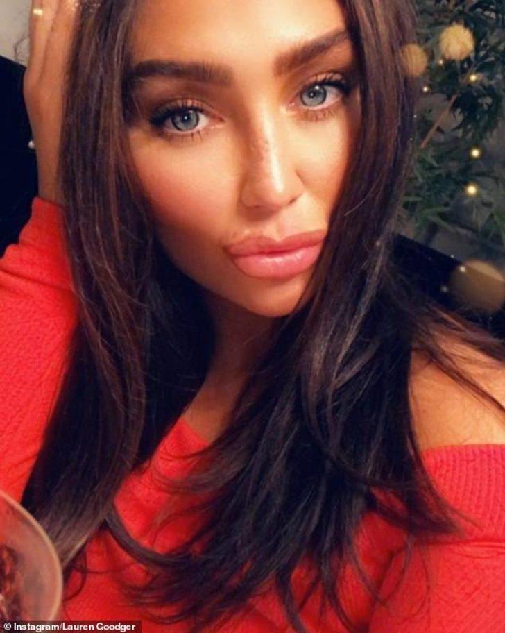 Lauren Goodger 2018'e seksi pozlarıyla veda etti G2