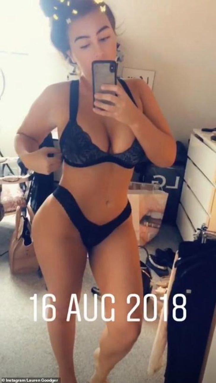 Lauren Goodger 2018'e seksi pozlarıyla veda etti G3