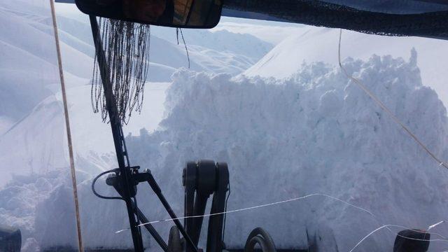 Hakkari’de 119 yerleşim yerinin yolu kapandı