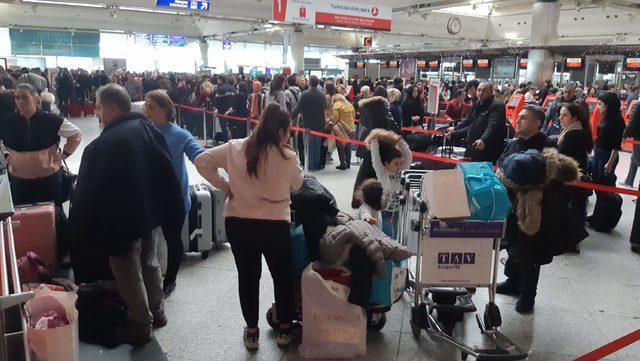 Tatilciler seyahat etti, THY iki günde 300 bin yolcuya ulaştı