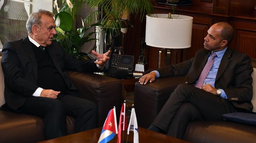 İzmir&rsquo;e K&uuml;ba ilgisi