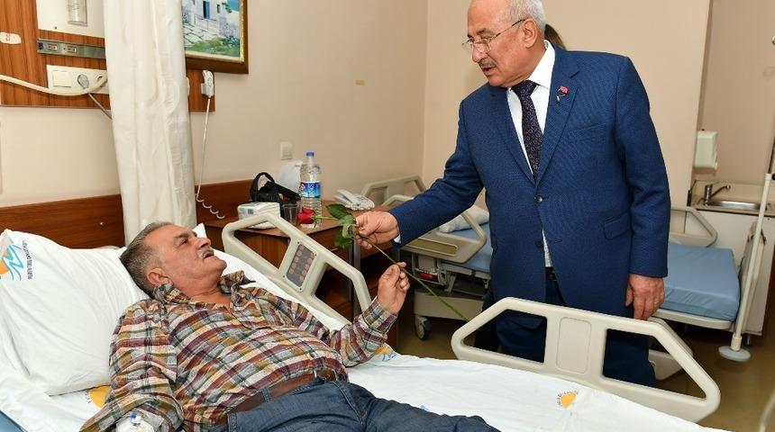 Kocamaz, yeni yılda hastaları ziyaret etti