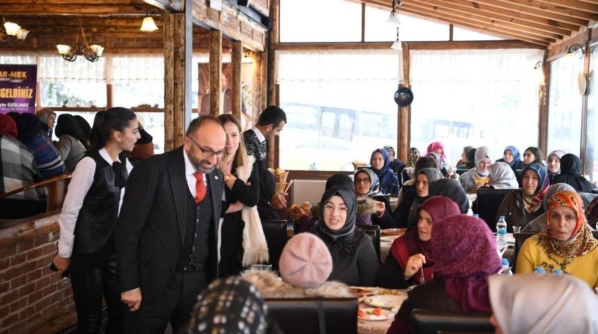 Başkan Üzülmez programları yalnız bırakmıyor