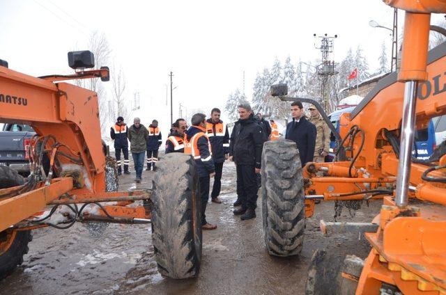 Vali Baruş, tedbirleri yerinde inceledi