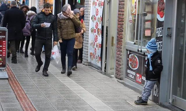 10 metre ileride duran kayıp ilanındaki çocuğu, çok az kişi fark etti