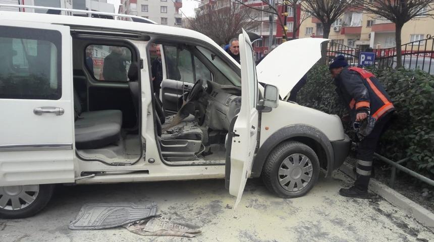 Siirt&rsquo;te park halindeki ara&ccedil; alev aldı