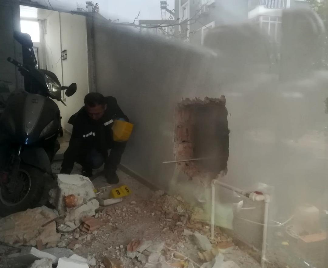 D&uuml;kkanın duvarını kırıp kilolarca altın &ccedil;aldılar!