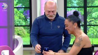 Ali Erkazan sevgilisine canlı yayında evlilik teklifi etti