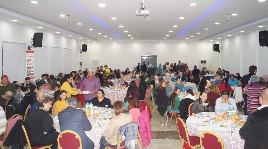 Cinbir, Silifke Ailem Projesi&rsquo;ne katılanlarla buluştu