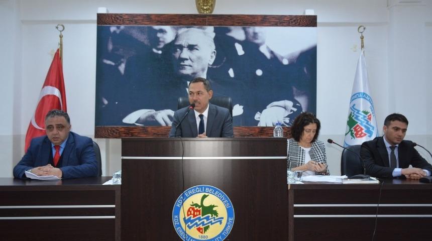 T&uuml;rkiye Şampiyonu voleybolcular altınla &ouml;d&uuml;llendirildi