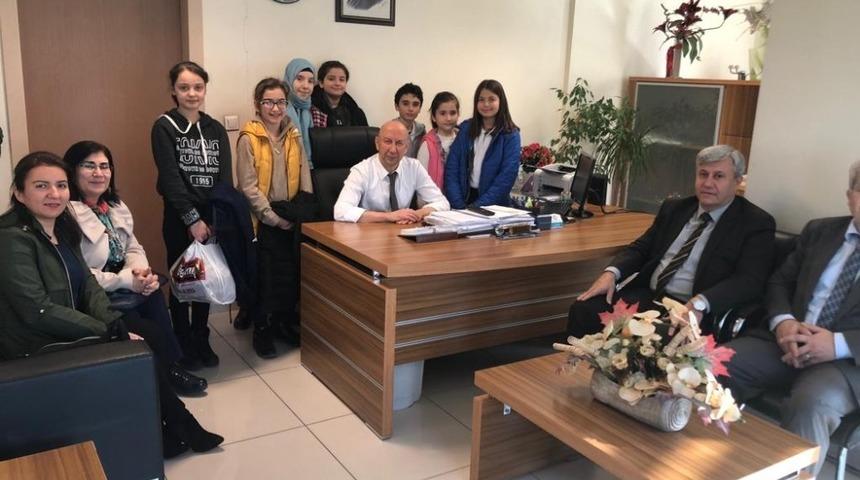 Hastanede tedavi g&ouml;ren &ccedil;ocuklara oyuncak