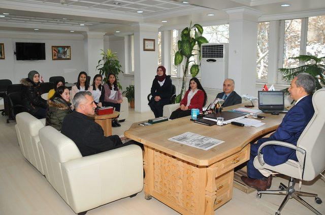 Avrupa’ya staja gidecek öğrencilerden Başkan Akkaya’ya ziyaret