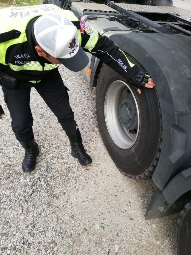 Trafik polisleri kış denetiminde