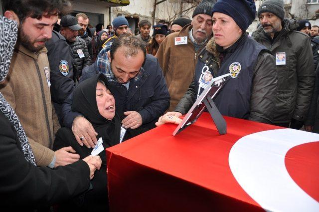 Trafik kazasında hayatını kaybeden polis memuru toprağa veridi