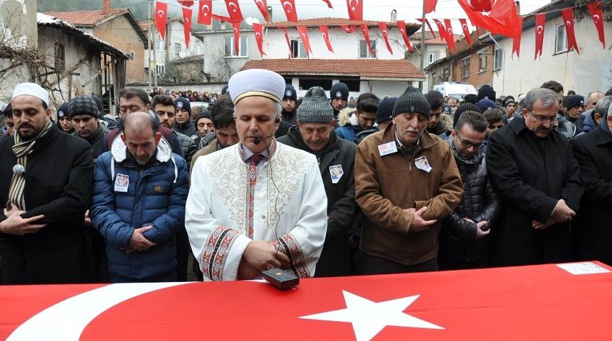 Trafik kazasında hayatını kaybeden polis memuru toprağa veridi