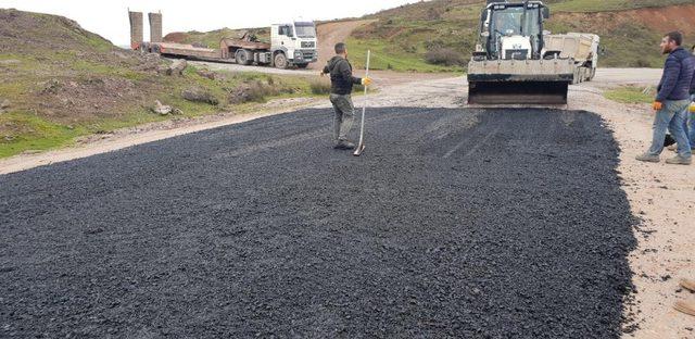 Körfez’de yol bakım çalışmaları devam ediyor