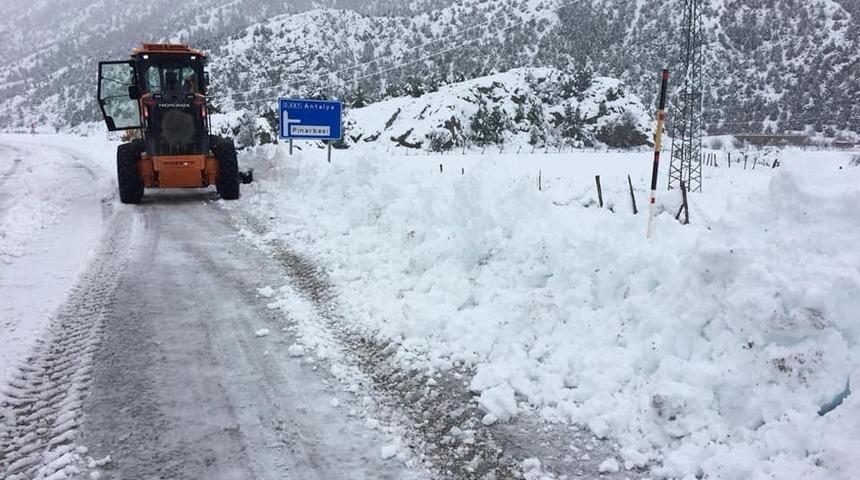 Derebucak’ta kar yağışı hayatı olumsuz etkiliyor