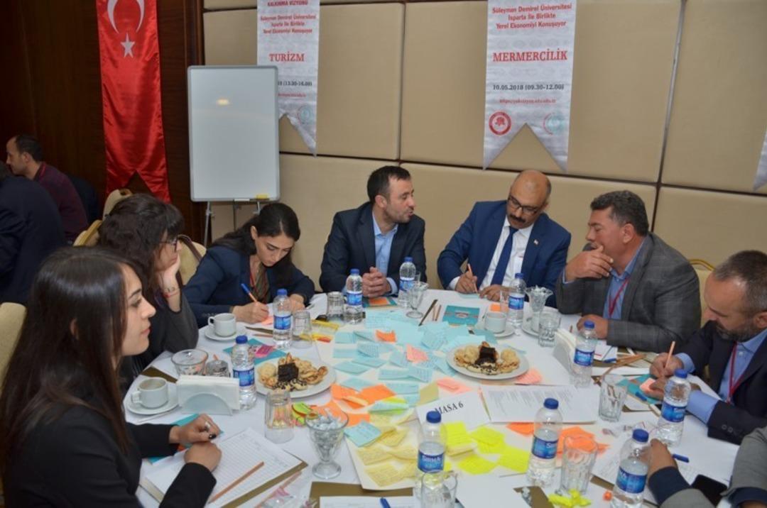 SD&Uuml;&rsquo;de -&ldquo;&Uuml;niversite Kenti&rdquo; Isparta&rsquo;nın &rsquo;Gelecek Vizyonu&rsquo; &ccedil;alıştayı