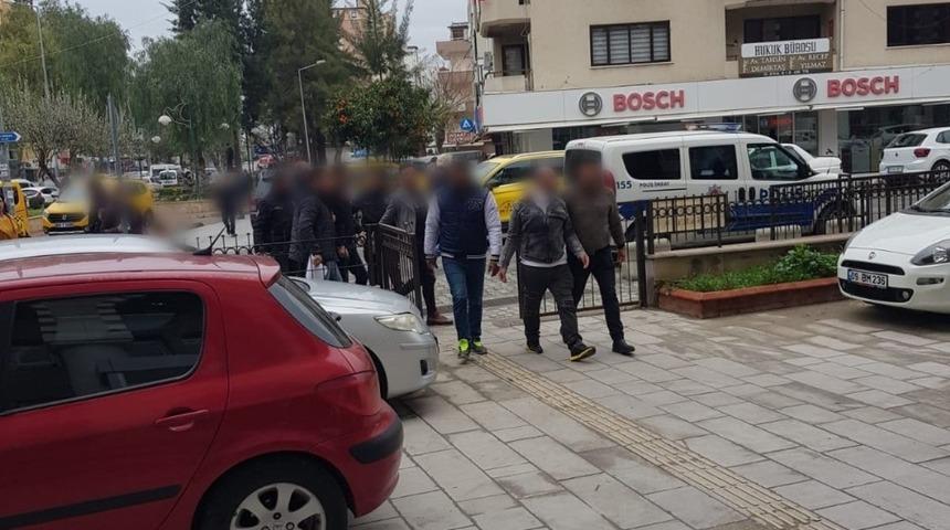 Polisin baskın yaptığı villadan 2’si cezaevi firarisi 3 kişi çıktı
