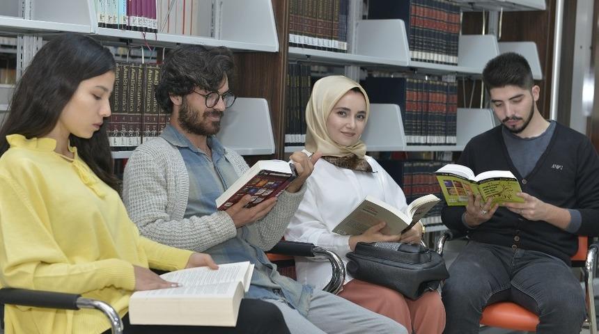 KM&Uuml; K&uuml;t&uuml;phanesinden 2018&rsquo;de 21 bin 200 kitap &ouml;d&uuml;n&ccedil; alındı