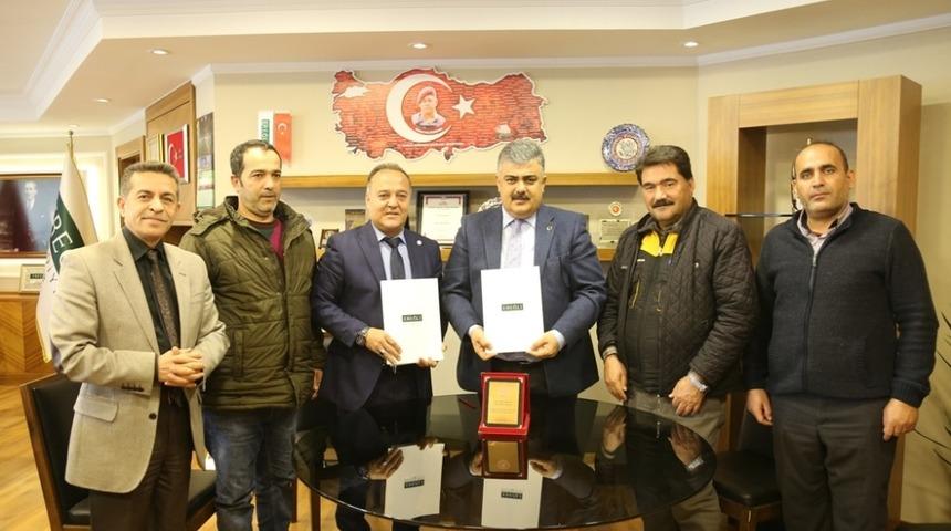 Başkan Özgüven, belediye işçilerinin yüzünü güldürdü