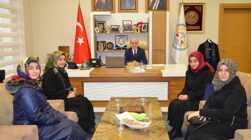 İlim Yayma Cemiyeti &ouml;ğrencilerinden Başkan &Ouml;zt&uuml;rk&rsquo;e ziyaret