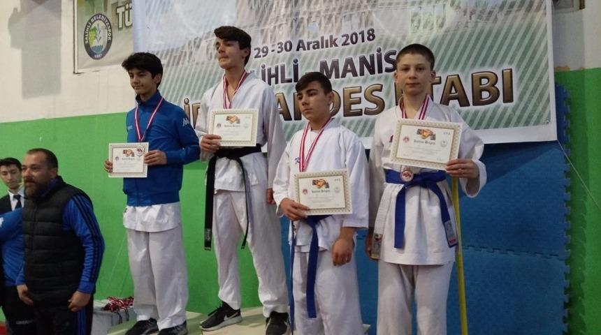 Kareteciler Sandıklı&rsquo;ya 8 madalya kazandırdı